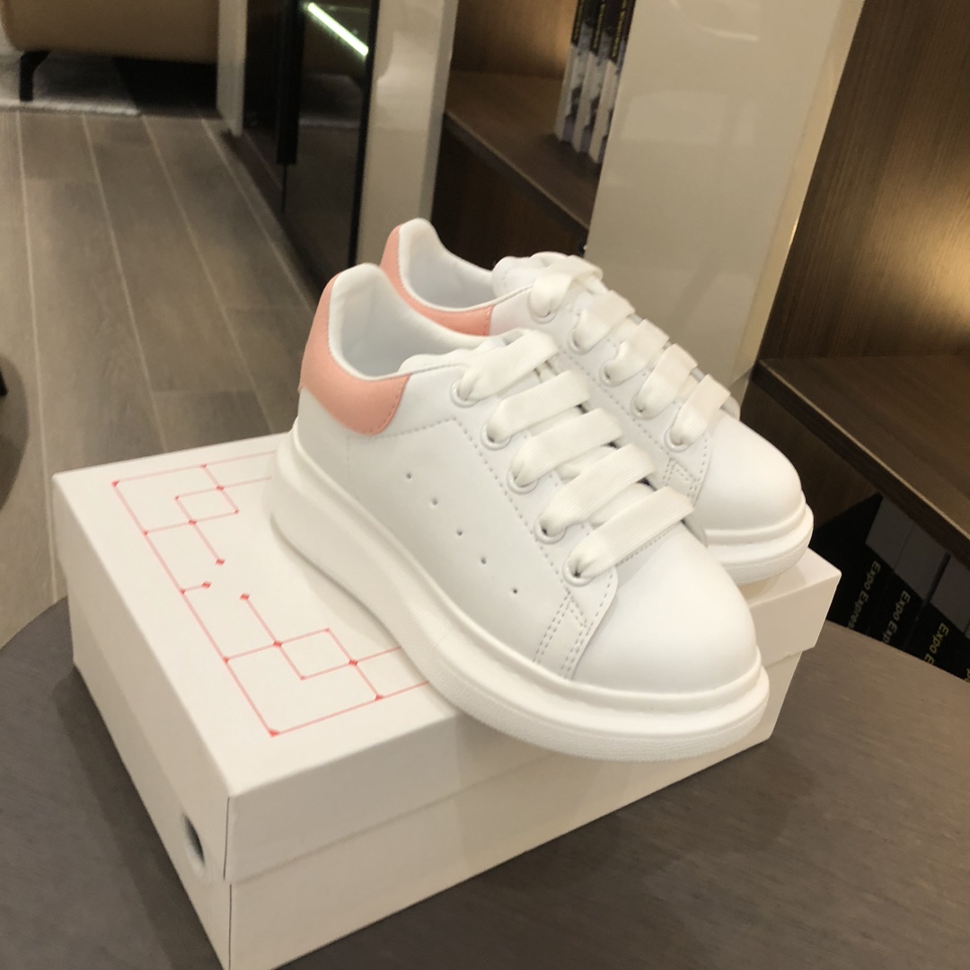 Children's shoes child